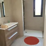Charmante Neuve Au Bord De La Villa