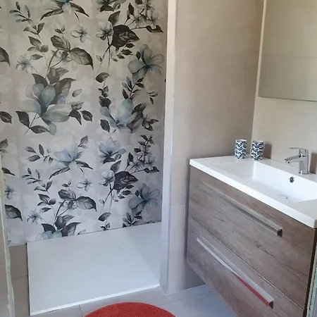 Charmante Neuve Au Bord De La Villa *