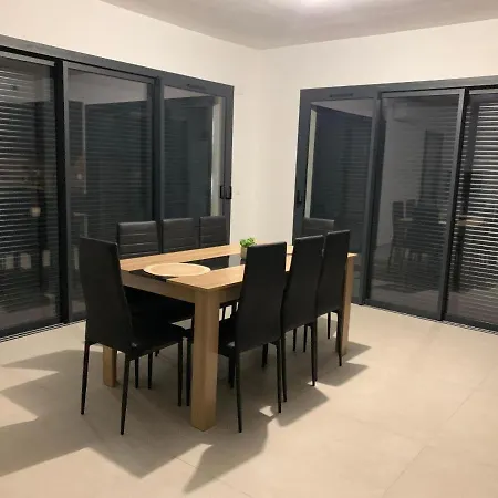 Charmante Neuve Au Bord De La Villa *