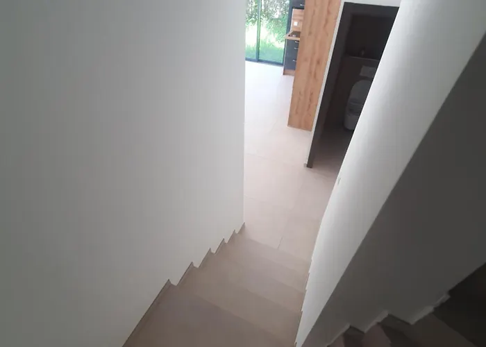 Charmante Neuve Au Bord De La Vila